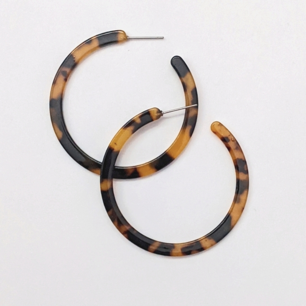 machete inspired acetate tortoiseshell classic hoop earrings - Picture 5 of 8